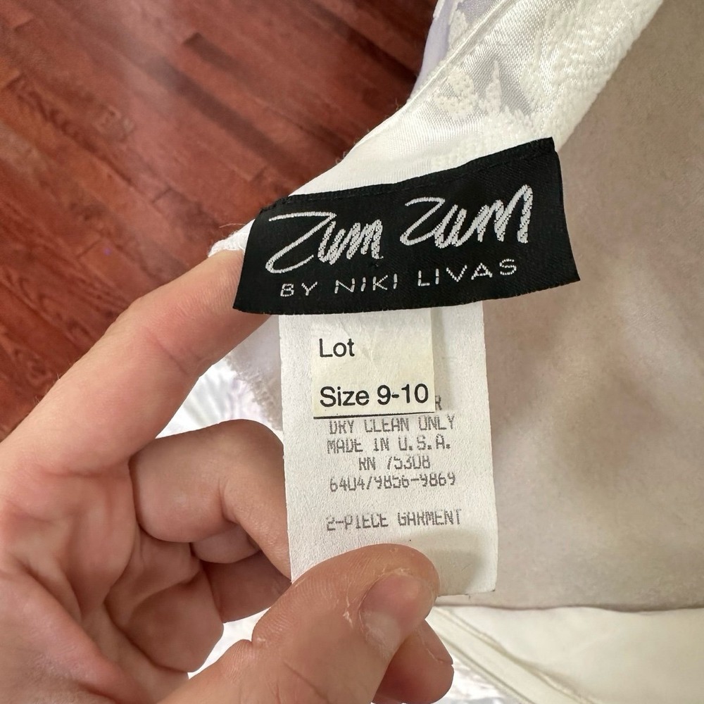 ZUM ZUM by Niki Livas White Embossed Romantic Floral Rose Plunge Gown Dress - Picture 11 of 12